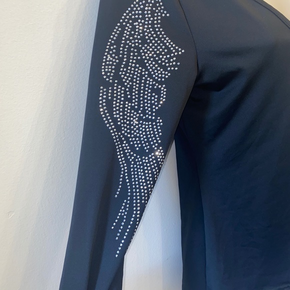 Black top with Rhinestone wings on sleeves Sz L - Picture 1 of 6